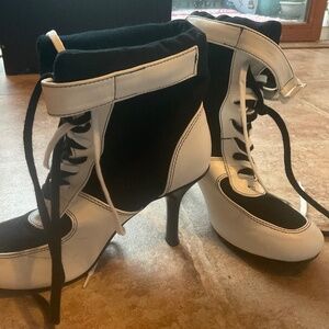 Women’s Referee Black And  white heel boot women’s 8.5 lace up boots